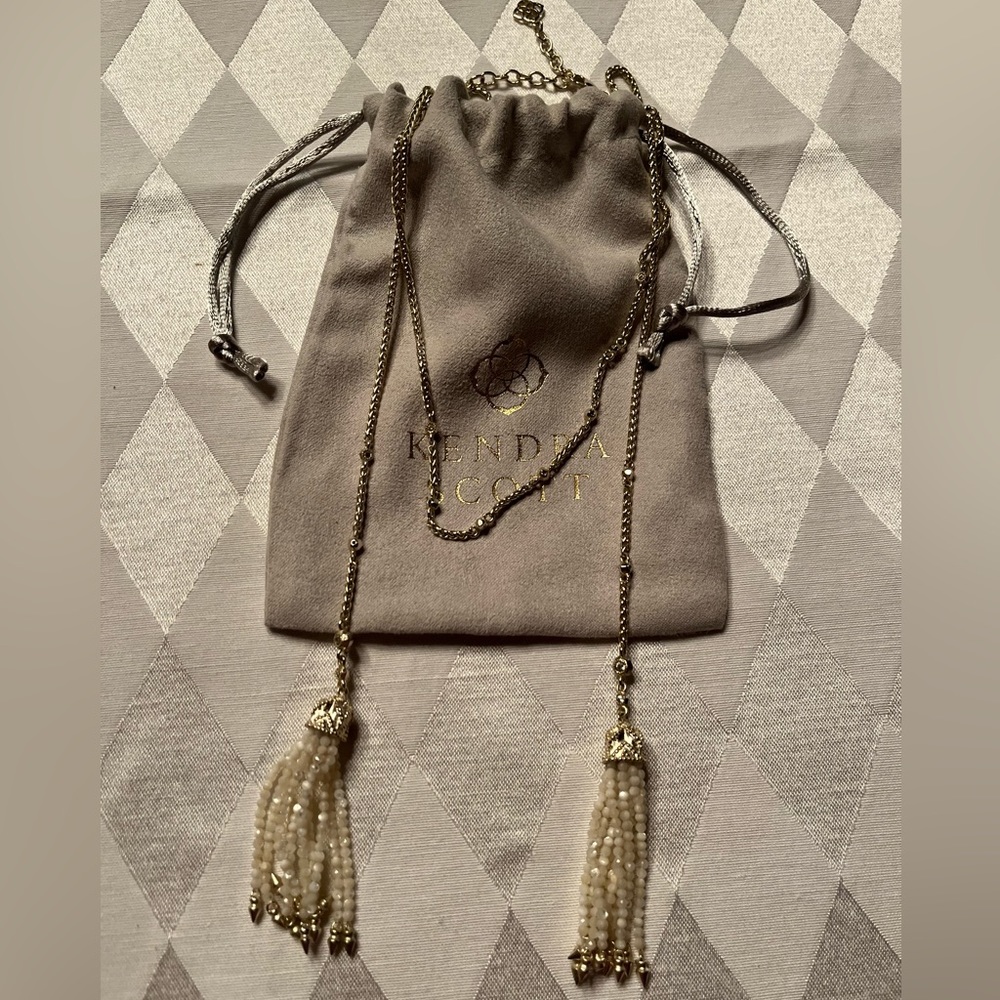 Kendra Scott necklace